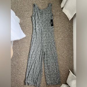 Lulu’s gray jumpsuit